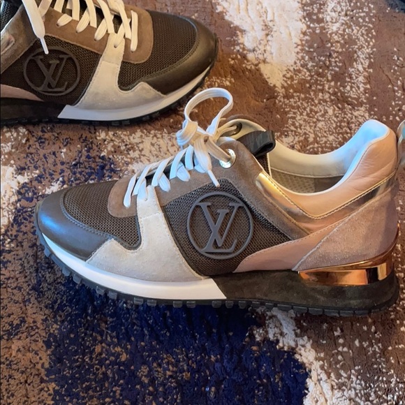 Louis Vuitton Sneakers - Picture 2 of 8